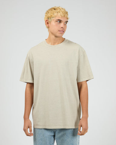 SILENT THEORY 40X0194 ESSENTIAL FIT TEE - Cement