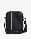 TOMMY HILFIGER AM0AM13632 Metal Logo Crossbody Reporter Bag - Black